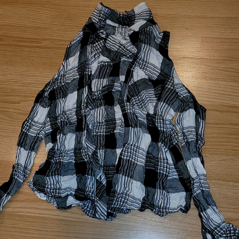 Sky and Sparrow Black/White Open-Shoulder Button Down